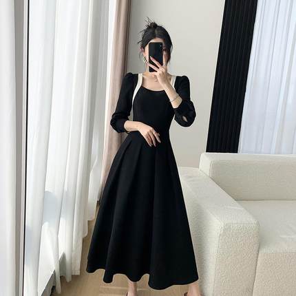 法式小众设计感连衣裙子女2025夏季新款炸街显瘦遮肉赫本风小黑裙