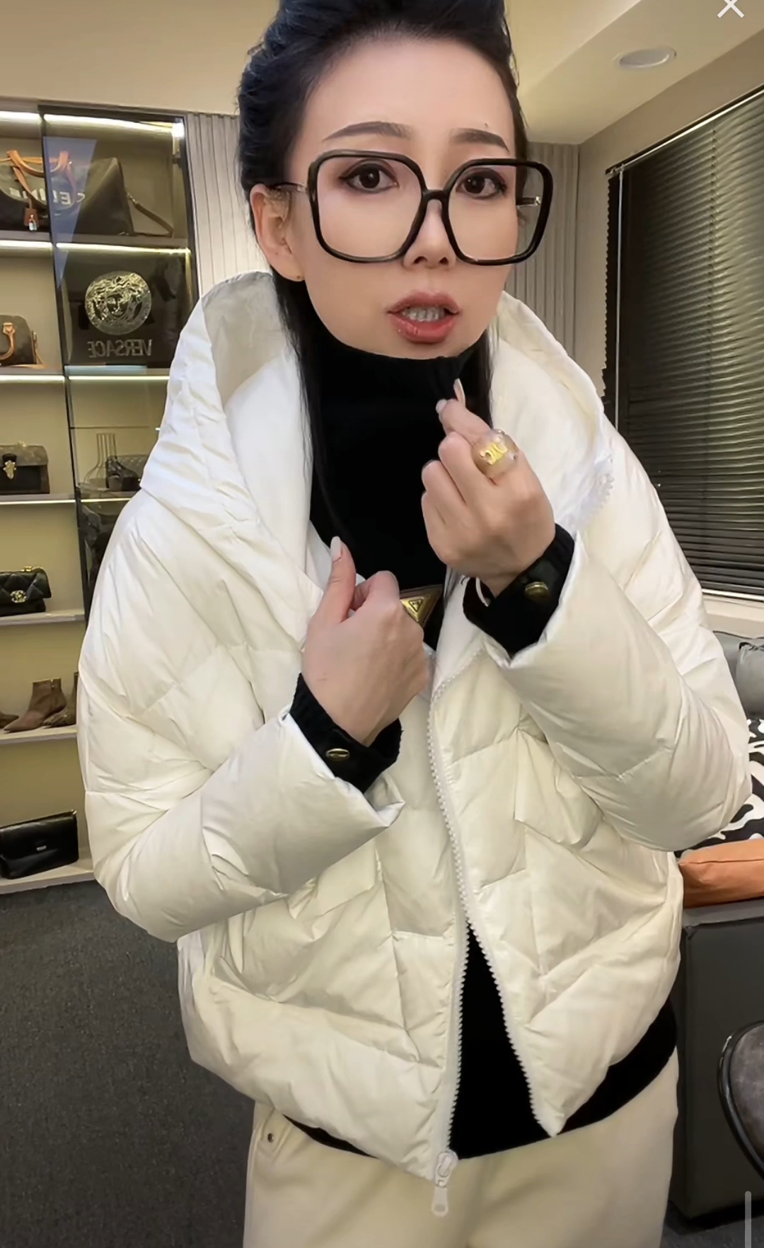 2025冬季白鸭绒加厚百搭休闲短款羽绒服休闲宽松连帽羽绒上衣女潮