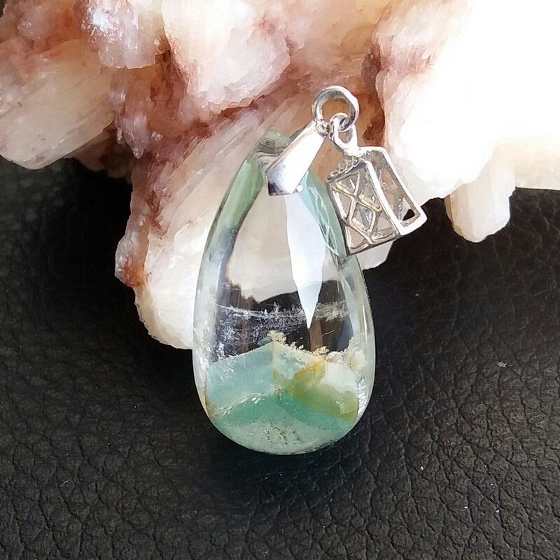 巴西金字塔青幽灵水晶吊坠少女款