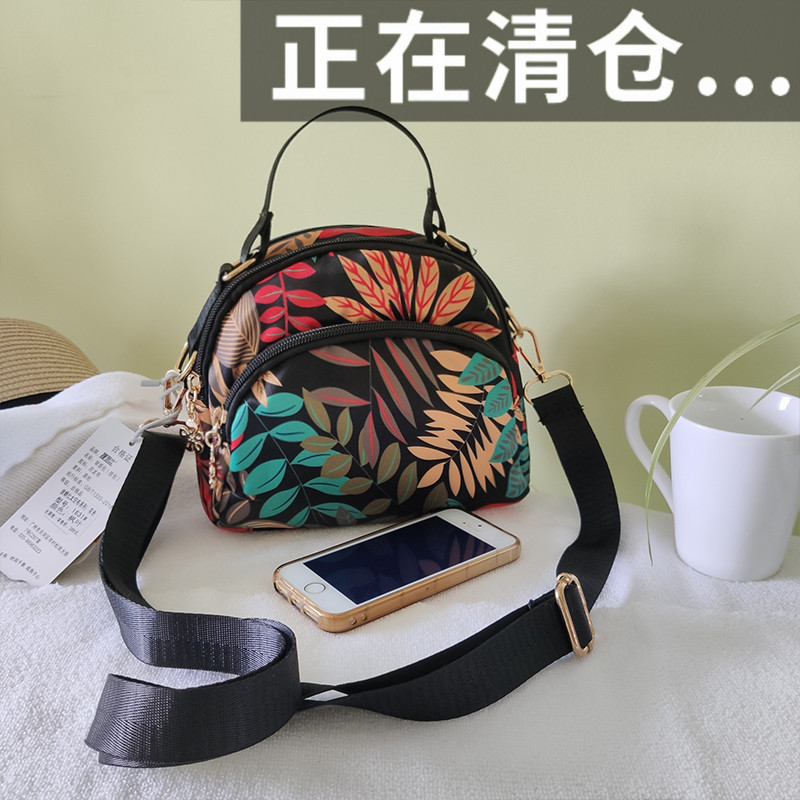 轻便百搭印花迷你中年妈妈布包