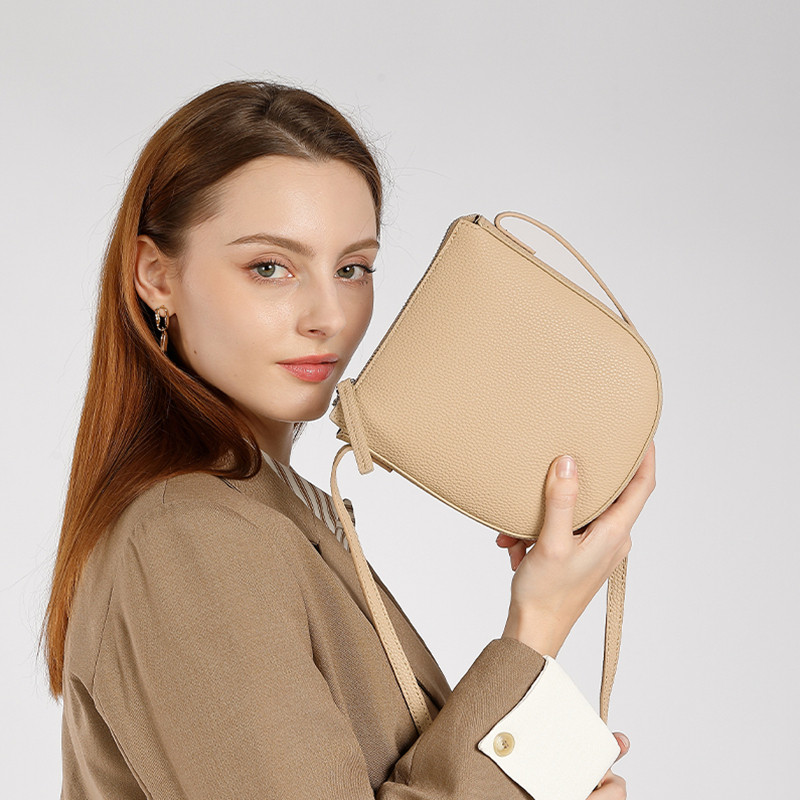 头层牛皮单肩斜挎包女士软真皮时尚小包高级感手机包百搭2026新款