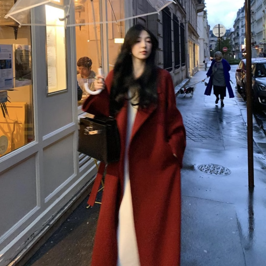 红色高个子毛呢外套女
