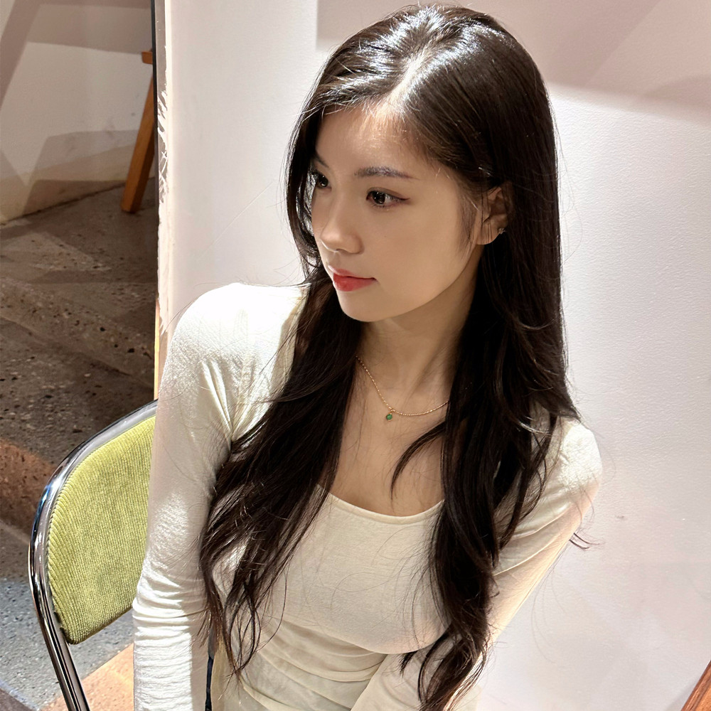 小众日韩风绿色小吊坠项链女ins小巧轻奢气质精致锁骨链金色钛钢