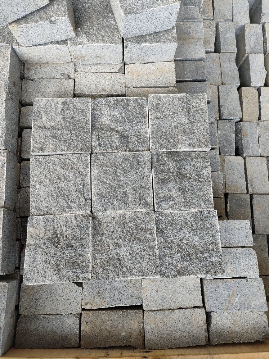 福建老矿细花芝麻黑654花岗岩马蹄石自然面弹石