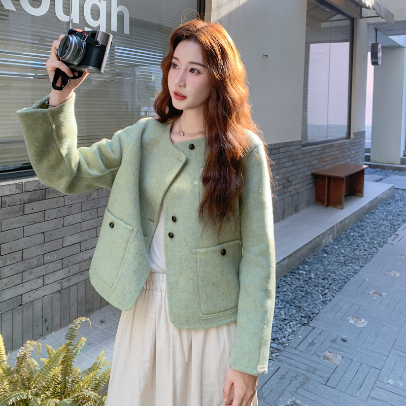 女装/女士精品毛呢外套2025年冬季绵羊毛一字领长袖厚款短款宽松
