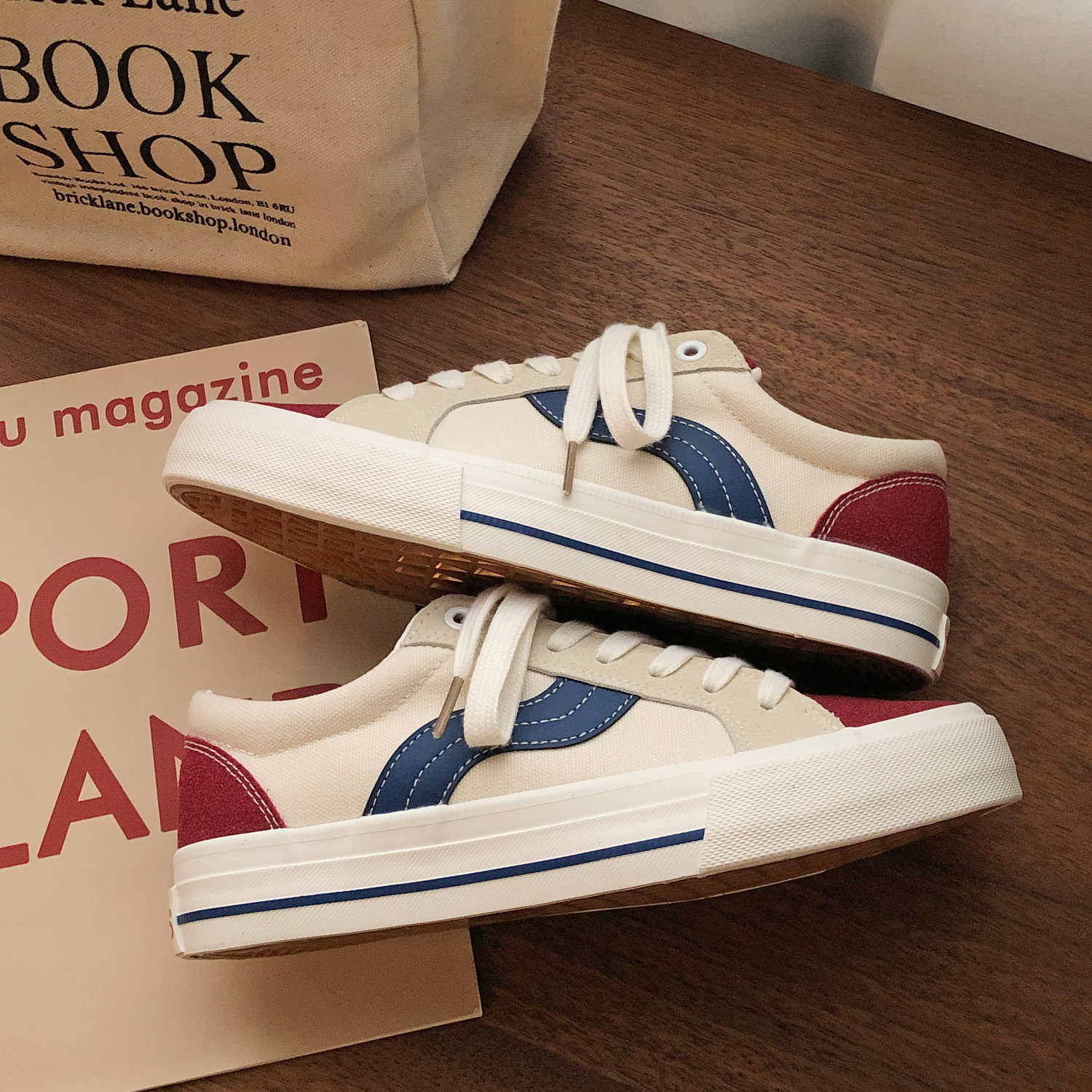 徐小诺 超火酒红色帆布鞋女ulzzang百搭港风休闲板鞋配裙子小白鞋