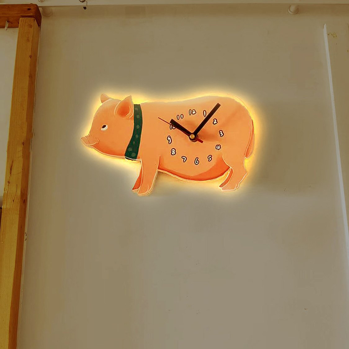 遥控发光卡通小猪挂钟萌系简约装饰挂表静音石英钟ins轻质易悬挂