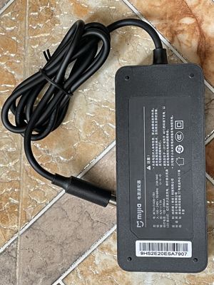 小米米家电动滑板车42V1.7A锂电池充电器M365配件HT-A09-71W