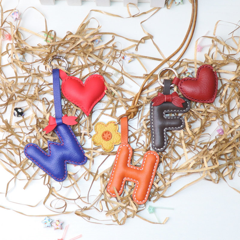手工皮质配饰字可定制母爱心挂件小桃心钥匙链时尚真皮包包挂饰