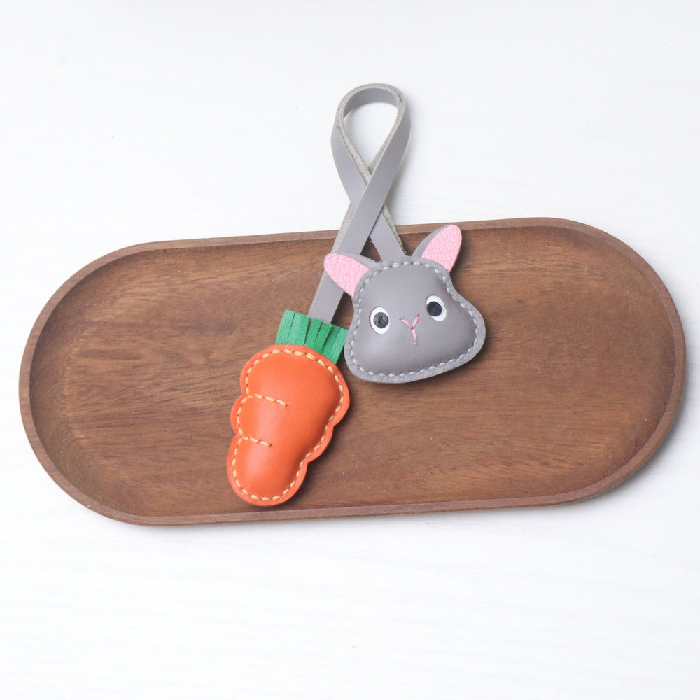 橙色萝卜钥匙链手工皮质挂件可爱小兔子汽车钥匙扣真皮挂饰