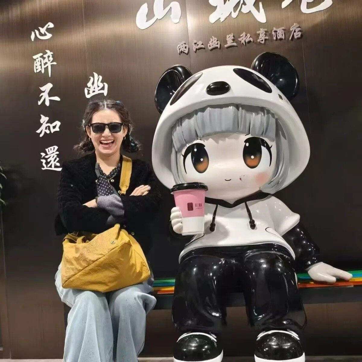 雕塑定制玻璃钢卡通小熊雕塑定制