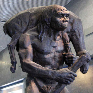 石膏定制古代猿人雕像时代钻木取火打猎山顶洞人大猩猩雕塑摆件