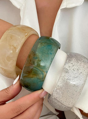 欧美跨境ins风渐变半透明亚克力手镯女 夸张圆形宽面不规则手环