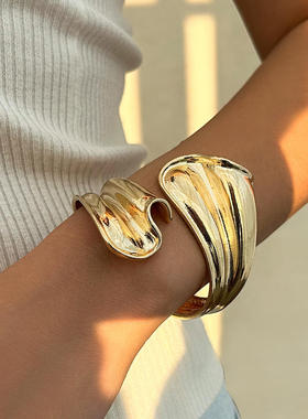 欧美跨境个性朋克不规则褶皱叶子手饰品 夸张合金弹簧扣开口手镯