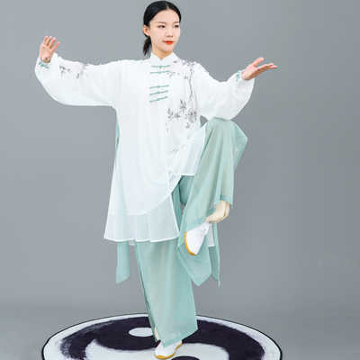 马蕾太极新款太极服武春蕾彩绘