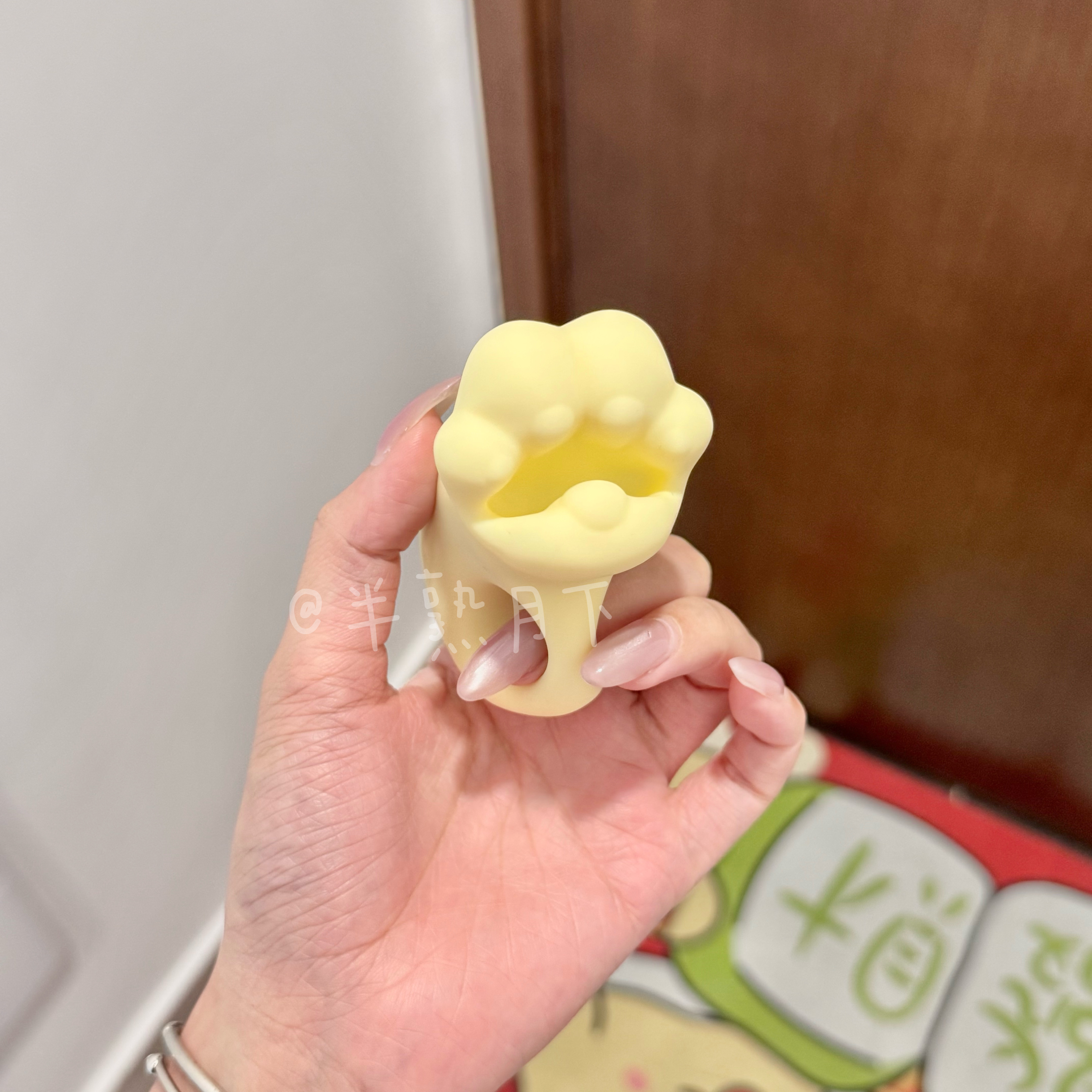 半熟月下咬咬猫小挂件可爱玩具猫爪摆件