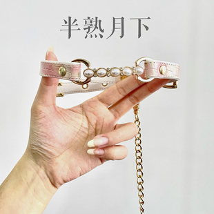 粉色鳄鱼纹项圈珍珠扣项圈choker亚文化小众粉色系情趣珍珠项链