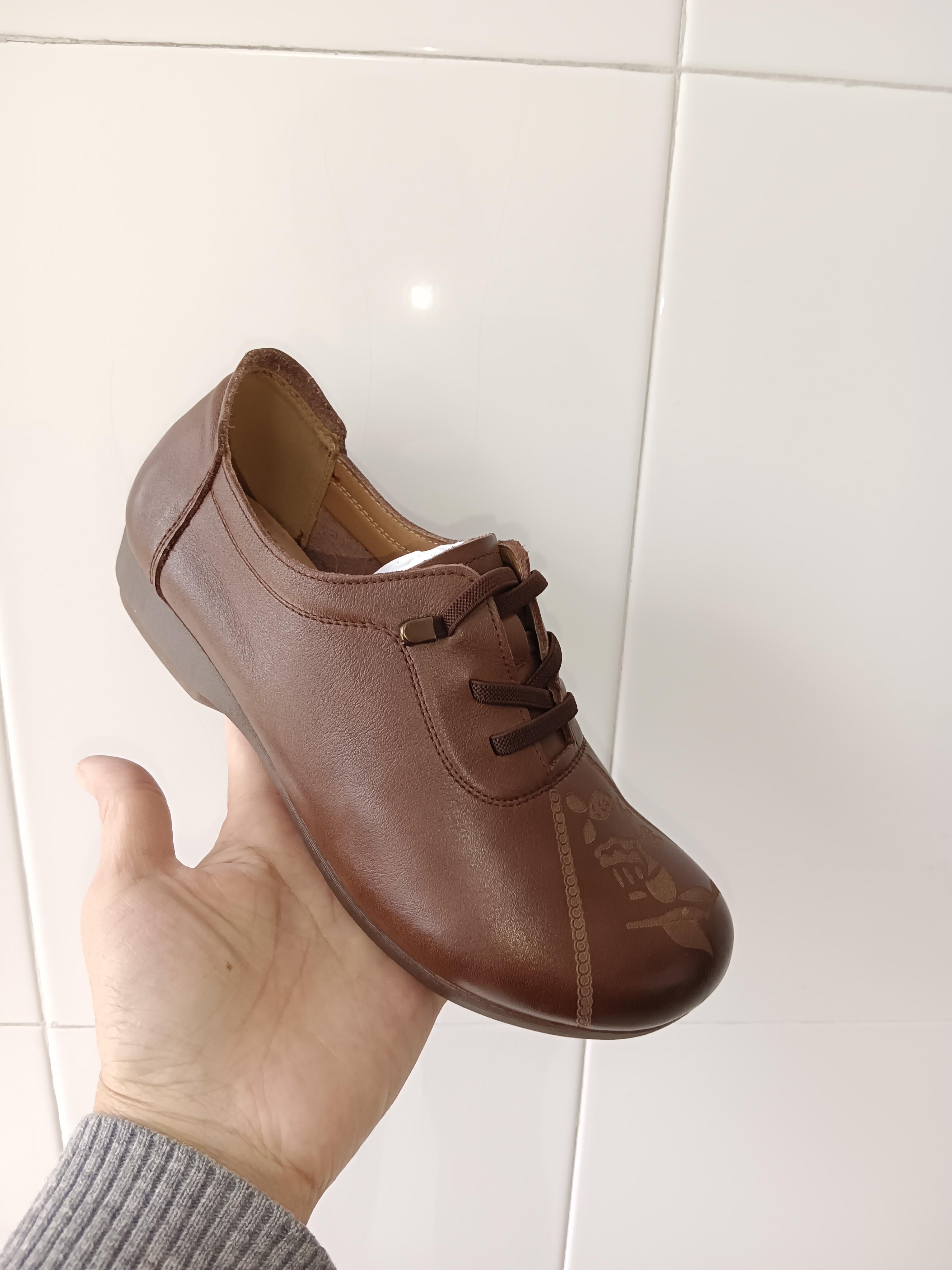 卡莉丹女鞋2025秋真皮牛筋软底民族风防滑久站不累脚中老年妈妈鞋