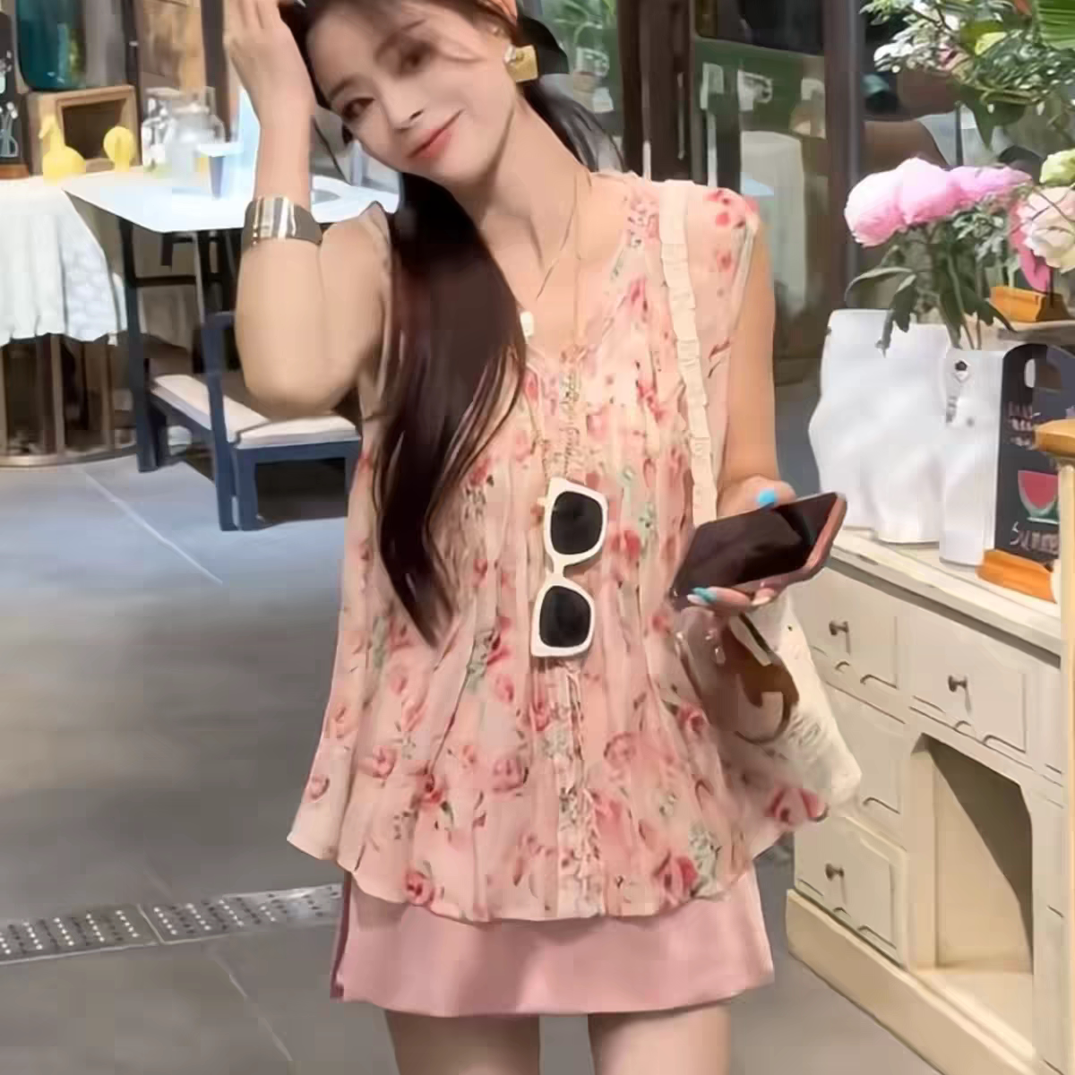 甜美碎花V领无袖背心衬衫上衣女图片