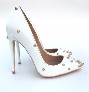 欧美春秋新款白色亚光羊纹铆钉浅口尖头细跟高跟鞋性感百搭工作鞋