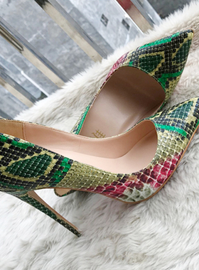 2021欧美新款绿色蛇皮高跟鞋细跟尖头浅口单鞋33 34小码女鞋大码