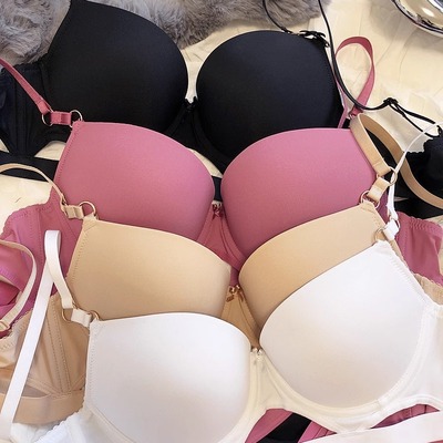 辣妹无痕硬钢圈聚拢内衣上薄下厚