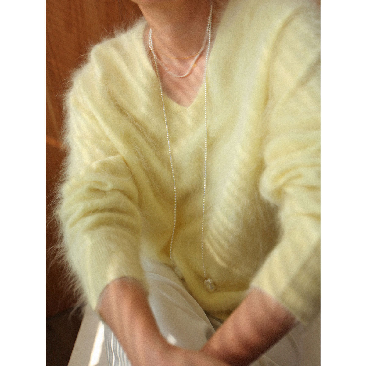 长袖黄色羊绒衫拉绒v领无缝一体