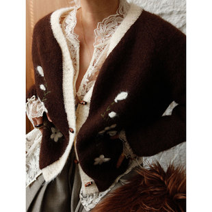 复古刺绣花朵V领针织开衫 法式 女设计感棕色毛衣外套 1st编辑店