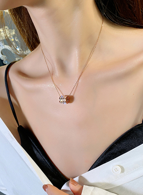 小蛮腰钛钢吊坠项链网红不褪色