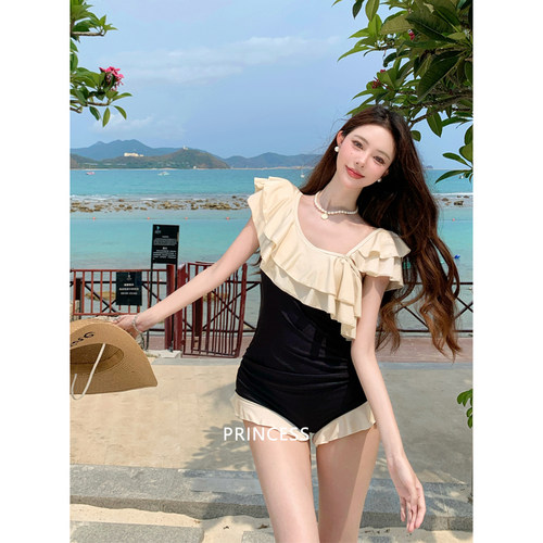在逃公主连体泳衣女款泡温泉成人微胖遮肉绝美海边高级感2025新款