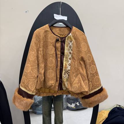 欧洲站2025冬季新款时尚圆领长袖拼色提花水貂毛袖口外套女98538