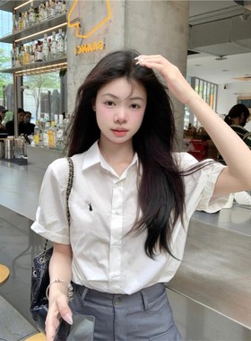 白色衬衫女夏季设计感小众小个子休闲职业短袖衬衣刺绣polo领上衣