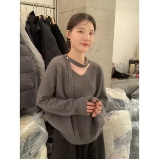 韩系灰色V领飘带针织打底衫女秋冬季慵懒高级感毛衣内搭宽松上衣