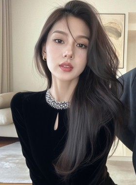 黑色丝绒上衣2025冬季轻奢高级感绝美巨好看赫本风法式内搭衬衫女