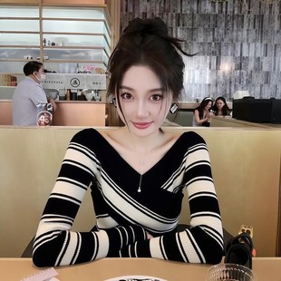 黑色条纹修身长袖针织衫慵懒混色毛衣女2025新款巨好看的早秋上衣