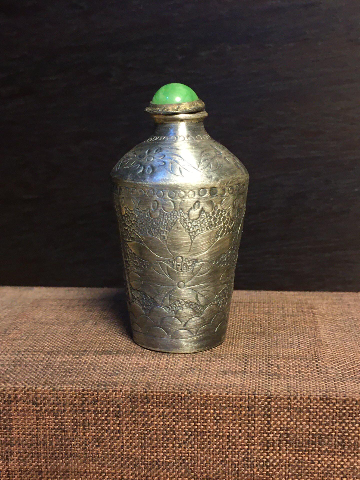 独特收藏老件纯银浮雕錾刻荷叶莲子金鱼满堂随身携带把玩鼻烟壶