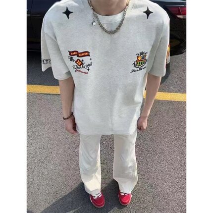 美式复古字母刺绣徽章短袖T恤男夏季潮牌宽松小众vib圆领情侣上衣