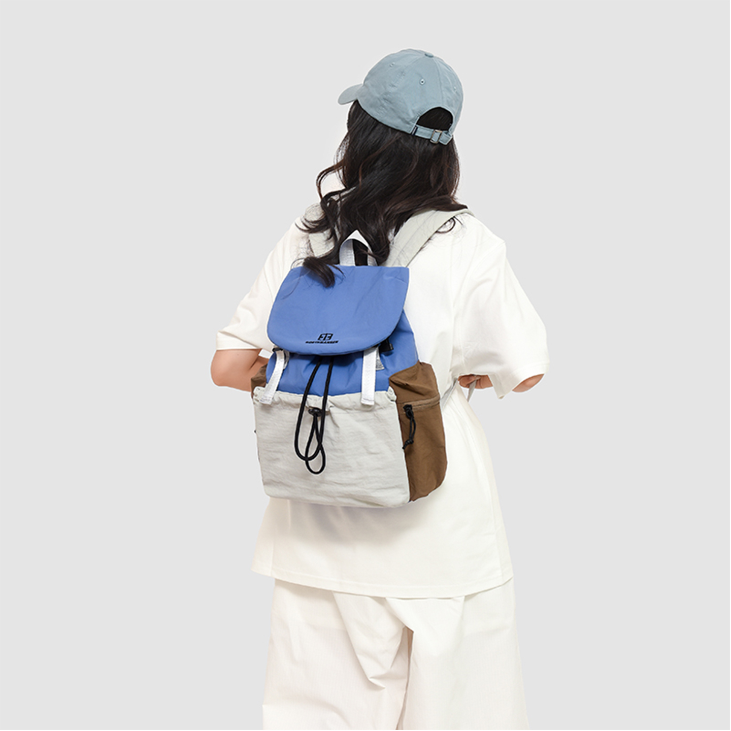 新款双肩包女旅游轻便户外大容量