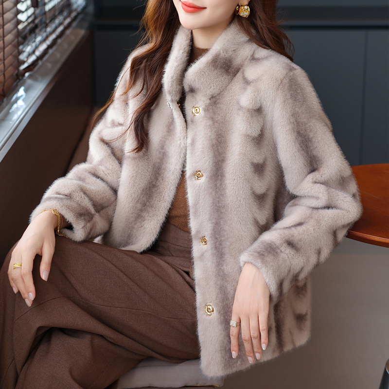 妈妈冬装新款水貂绒皮草外套中老年女装秋冬洋气皮毛一体加厚上衣
