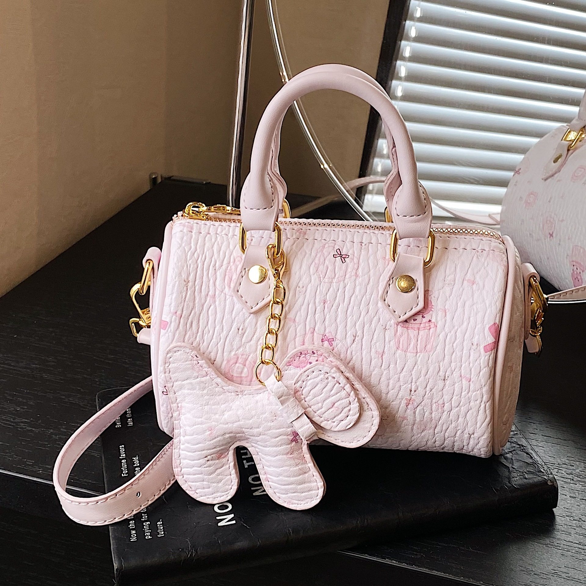 法式小众手提枕头包包女2026新款时尚印花波士顿包时尚单肩斜挎包,箱包皮具/热销女包/男包,单肩包,淘宝优惠券,粉丝福利购,淘宝优惠卷