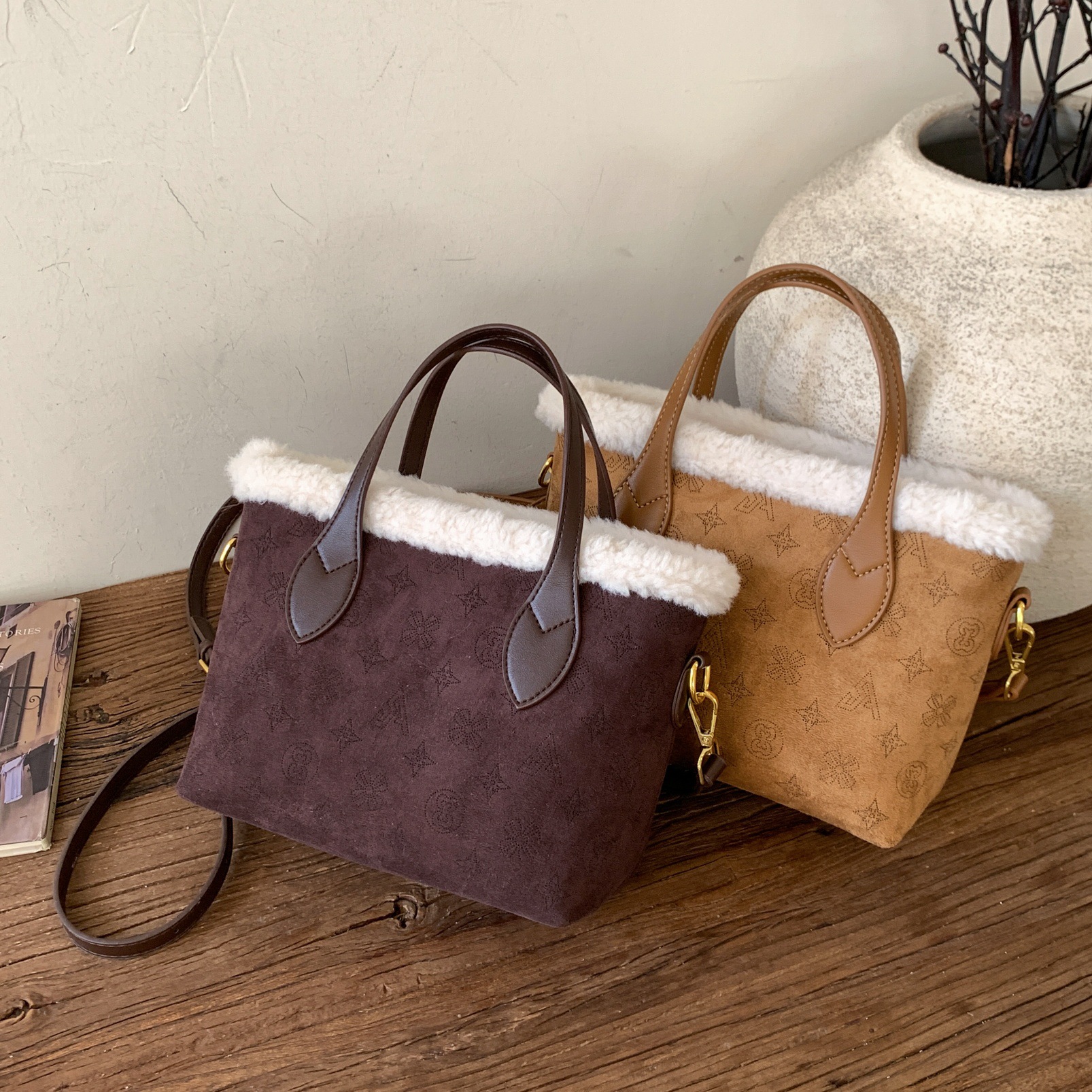 秋冬复古麂皮毛绒水桶包女