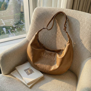 复古麂皮绒斜挎包包女冬季2025新款潮时尚慵懒风马鞍包大容量包