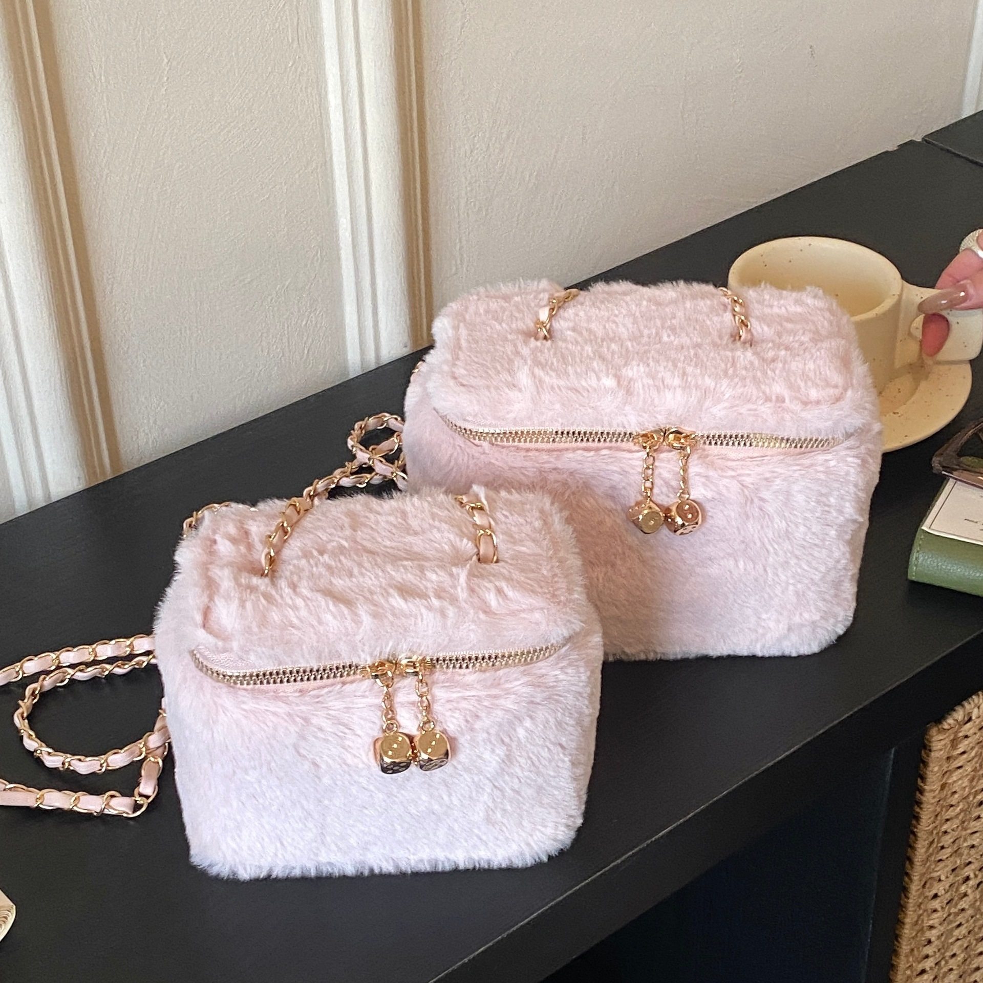 2025秋冬新款小众设计韩系毛茸茸mini盒子包可爱通勤手提斜挎包包,箱包皮具/热销女包/男包,单肩包,淘宝优惠券,粉丝福利购,淘宝优惠卷