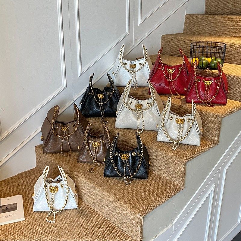 爆款小香风菱格链条包包女2025新款大容量水桶包单肩腋下包机车包,箱包皮具/热销女包/男包,腋下包,淘宝优惠券,粉丝福利购,淘宝优惠卷