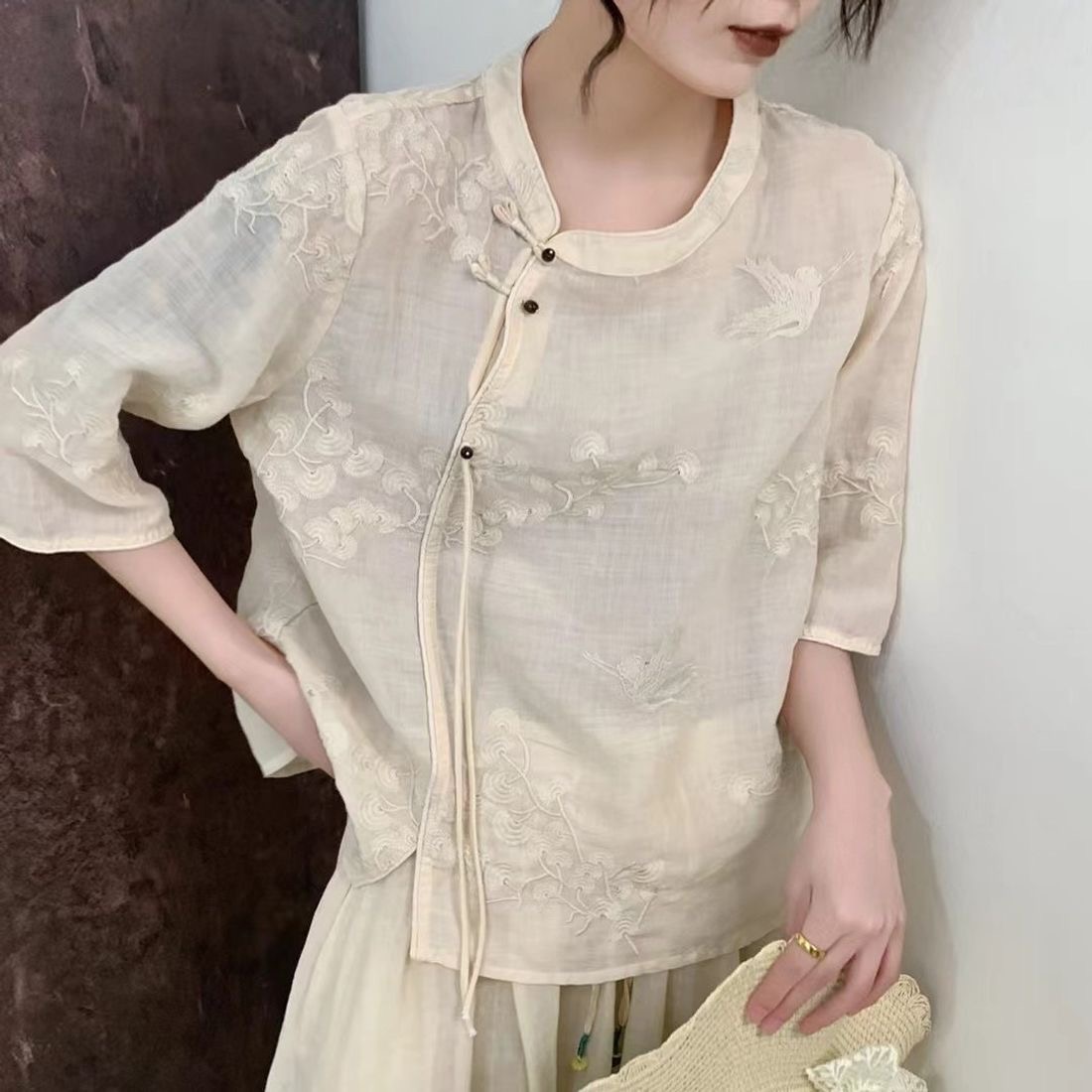 2025夏季新中式国风上衣女重工刺绣立领斜襟衬衫盘扣流苏苎麻小衫