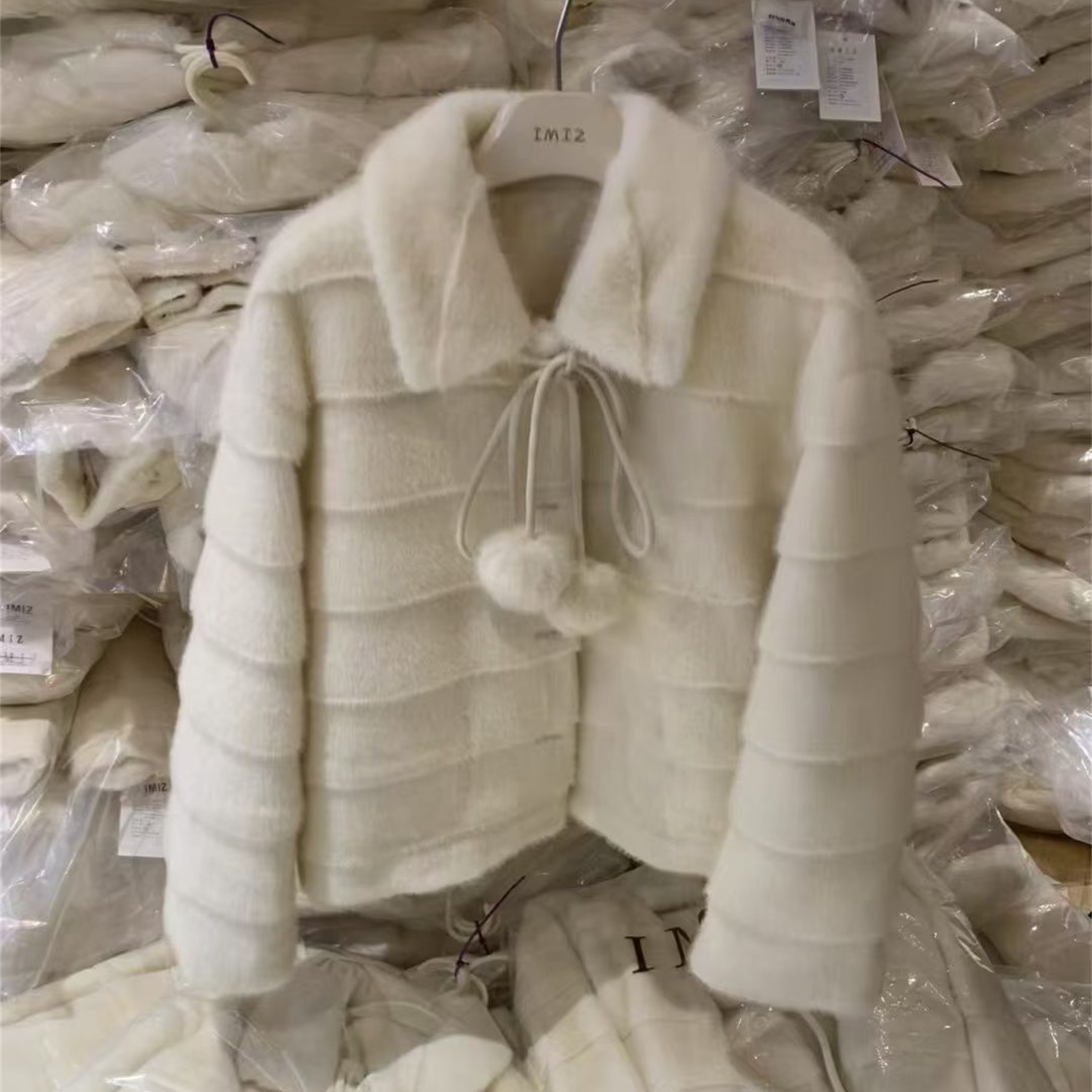 IMIZ甜美系甜美毛球蝴蝶结短款毛毛羽绒服女冬装保暖显瘦百搭外套