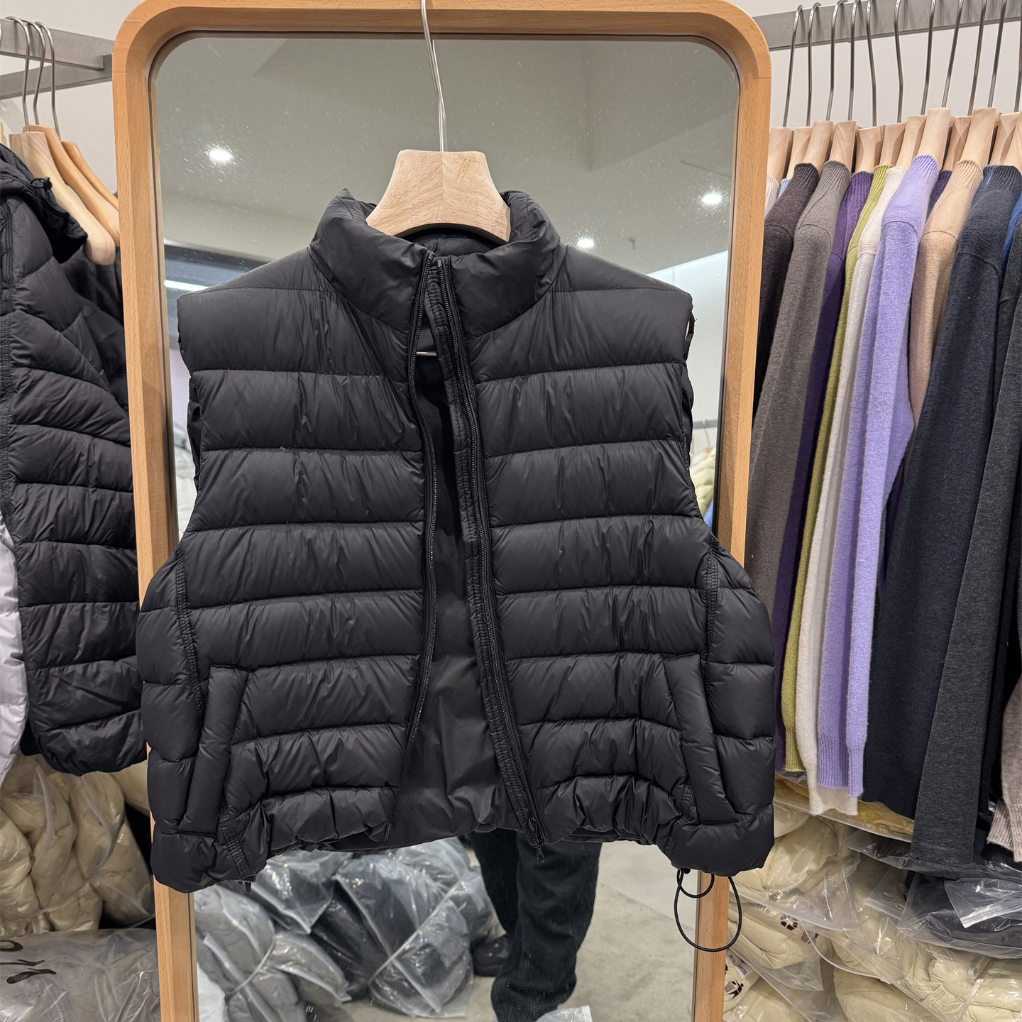 in11厂家韩版立领排骨羽绒马甲女2025冬黑色短款拉链保暖背心外套