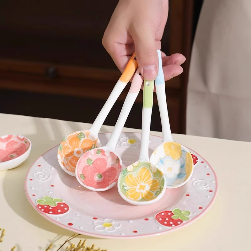花漾四色釉下彩陶瓷调羹图片
