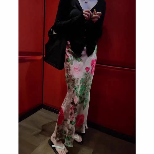 2026新款复古印花半身裙女高级感气质百搭显瘦中长款包臀裙子