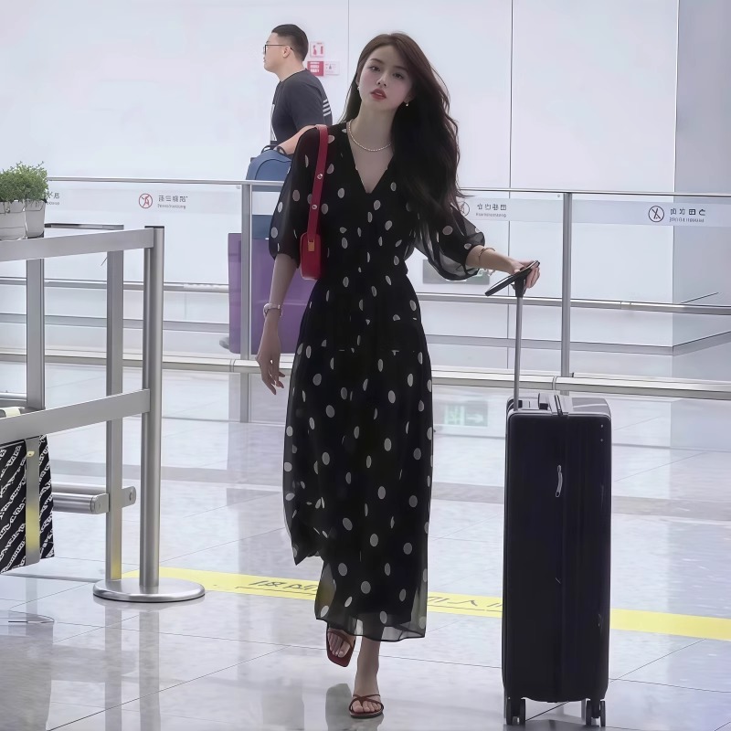 黑色波点连衣裙女夏2025新款大码气质收腰显瘦v领茶歇连身长裙子